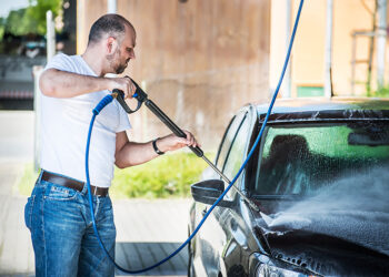 Autopolierung und Autoaußenreinigung bei Autojinni